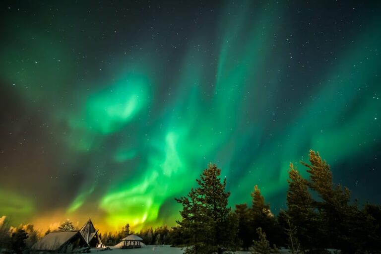 11 Best Rovaniemi Tours: Northern Lights, Huskies, and More!