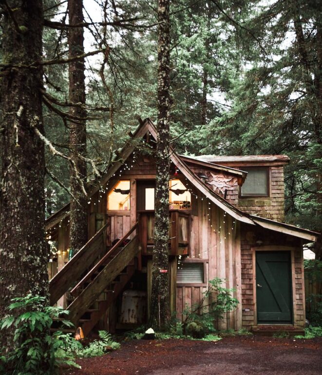 12 Best Airbnbs in Seward, Alaska (+ Oceanview Cabins)