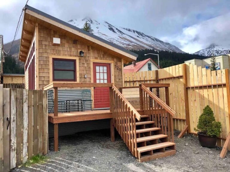 12 Best Airbnbs In Seward, Alaska (+ Oceanview Cabins)