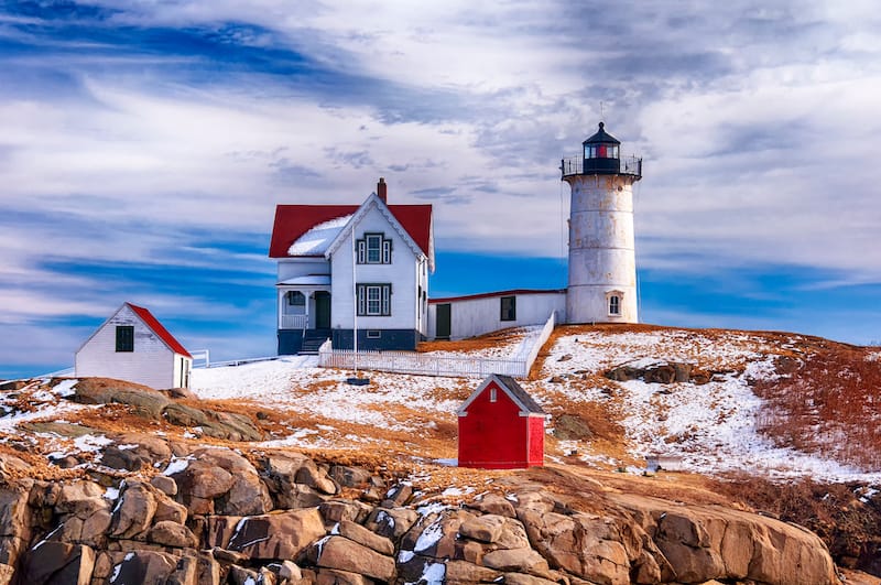 10 Iconic (and Beautiful!) Lighthouses in Maine