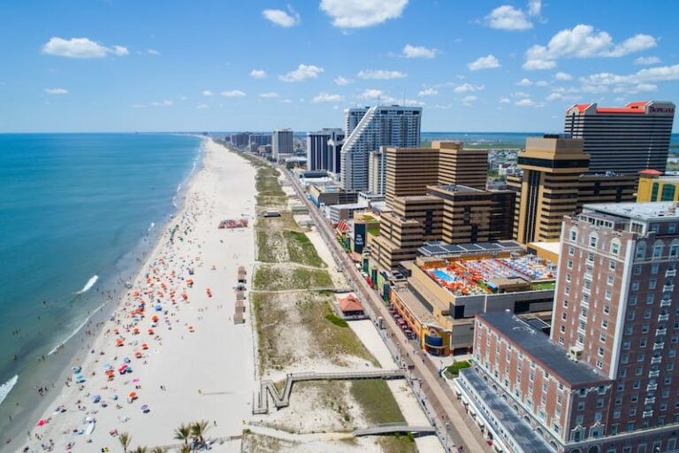 22 Best Spring Break Destinations in the USA (Beaches & More!)