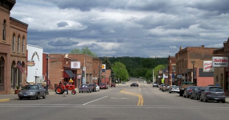 15 Best Small Towns in Minnesota (That You Shouldn't Miss!)