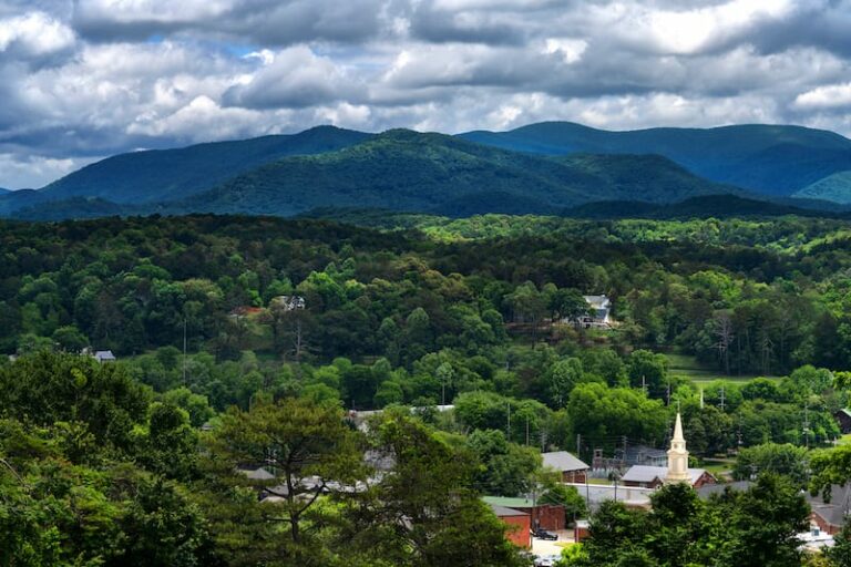 21 Best Small Towns In Georgia (for A Weekend Getaway!)