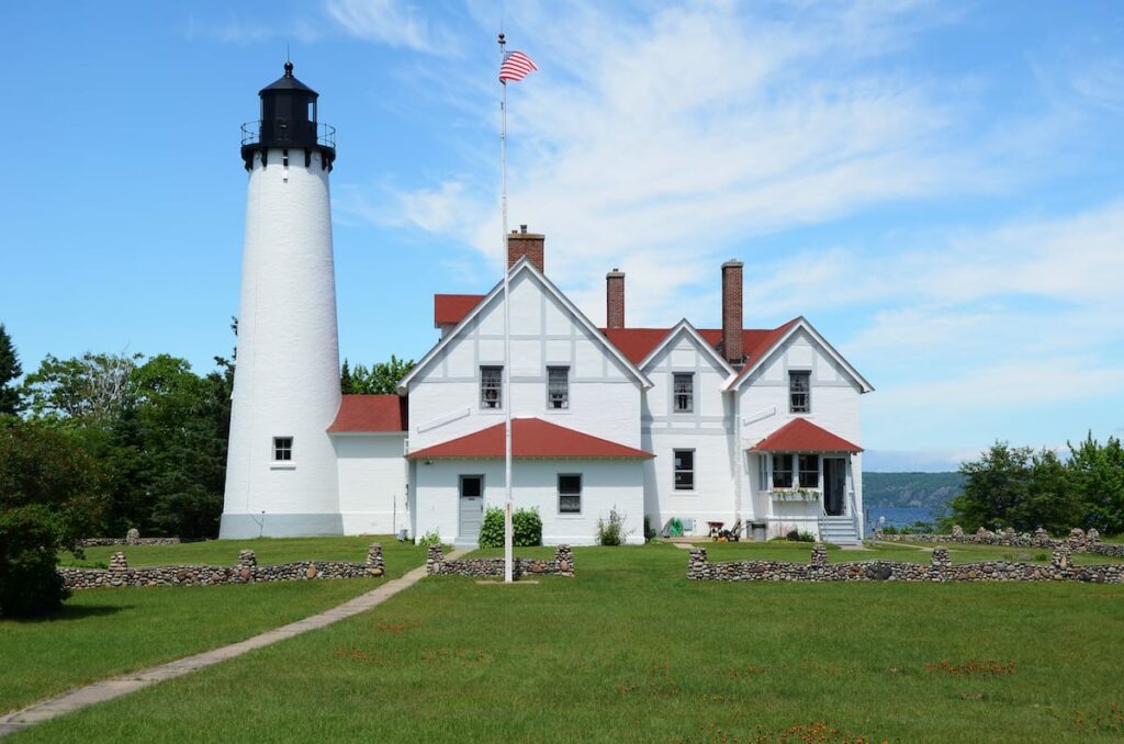 15 Beautiful Michigan Lighthouses (for Your Bucket List!)